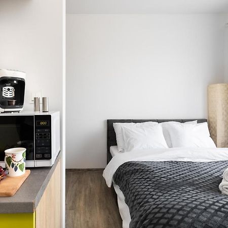 P&O Serviced Apartments - Dionizosa Warschau Exterior foto