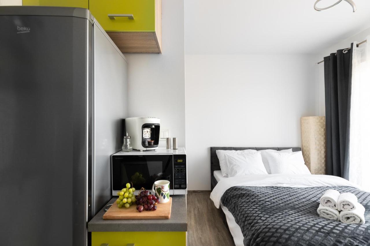 P&O Serviced Apartments - Dionizosa Warschau Exterior foto