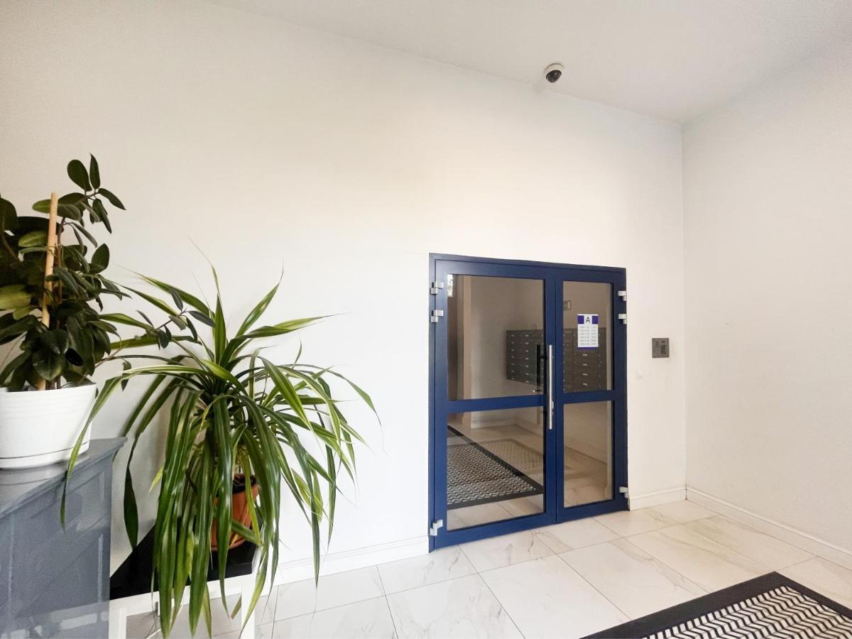 P&O Serviced Apartments - Dionizosa Warschau Exterior foto