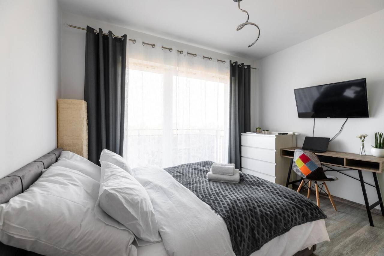 P&O Serviced Apartments - Dionizosa Warschau Exterior foto