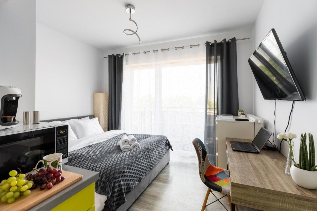 P&O Serviced Apartments - Dionizosa Warschau Exterior foto